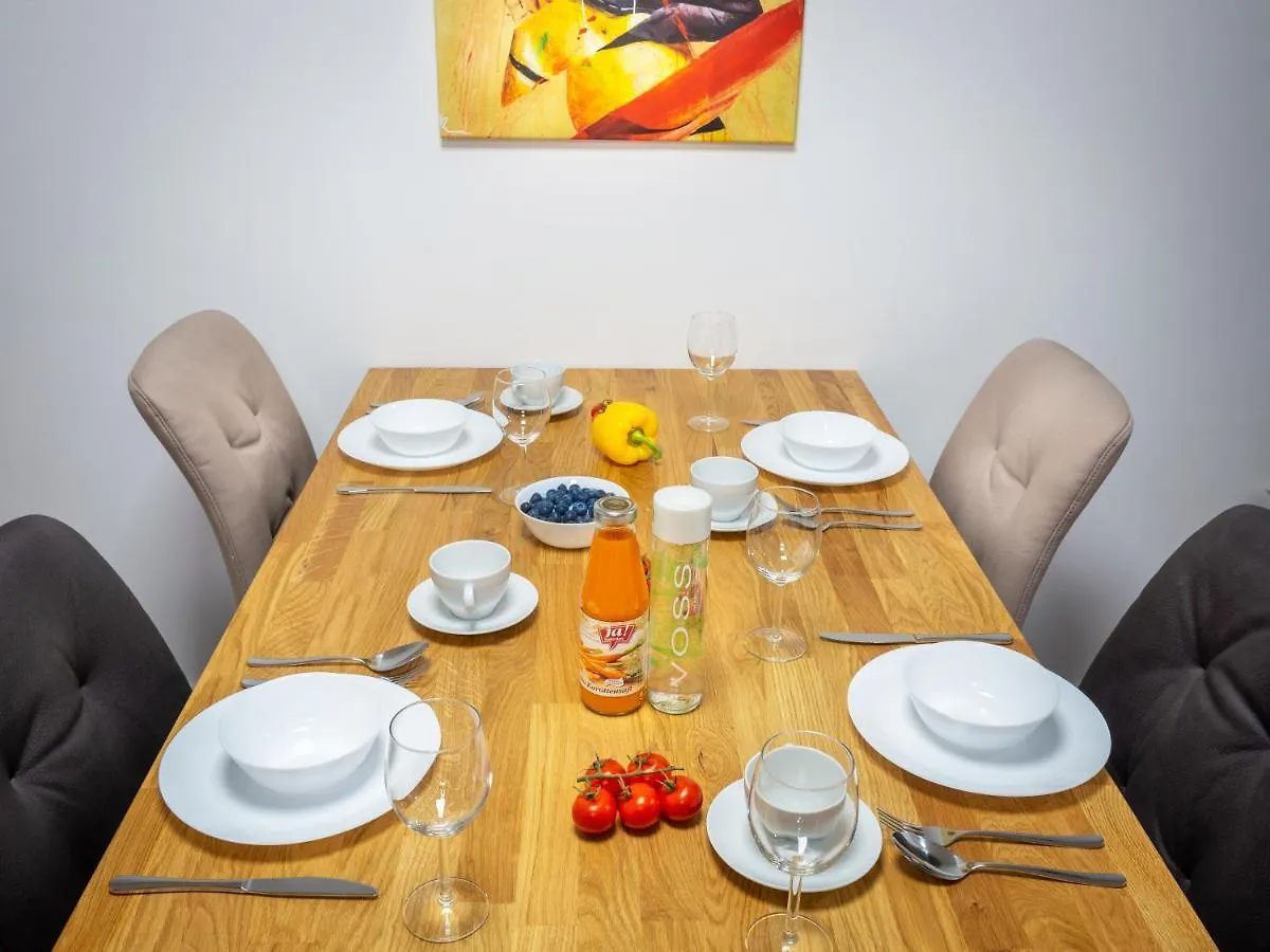 הקונטקטים של Mark\'S Penthouse Apartments Managed By Sky9 Apartments